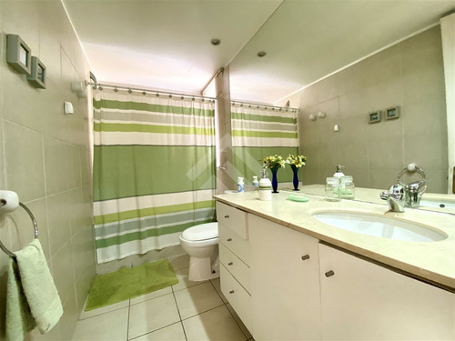 Casa En Venta De 4 Dorm. En La Reina