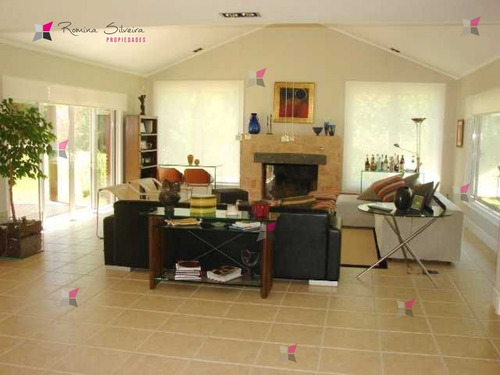 Casa En Golf, 5 Dormitorios *- Ref: 7618