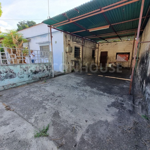 Casa En Venta En El Sector El Piñal, El Limón