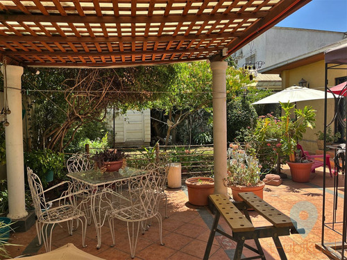 Linda Casa En Tranquila Calle, 3d 2b + Servicios, Ñuñoa
