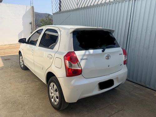 Toyota Etios X 1.3 Única Dona