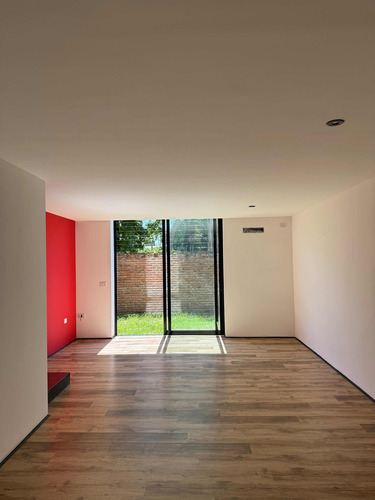 Impecable Y Moderno Duplex De 3 Ambientes Con Cochera En Venta - Inmejorable Ubicación Muy Cerca De Autopista.