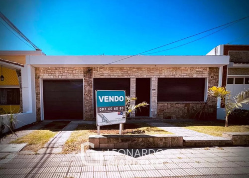 Colonia - Venta  Casa Excelentemente Ubicada De 3 Dormitorios Céntrica