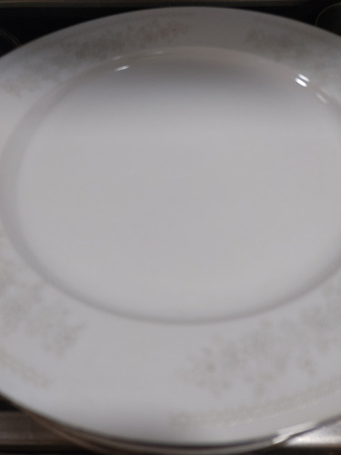 35 Pieza Vajilla Porcelana, Borde Bordado/filo Plata (Usado)