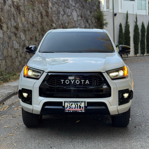 Toyota Hilux Dubai Gr