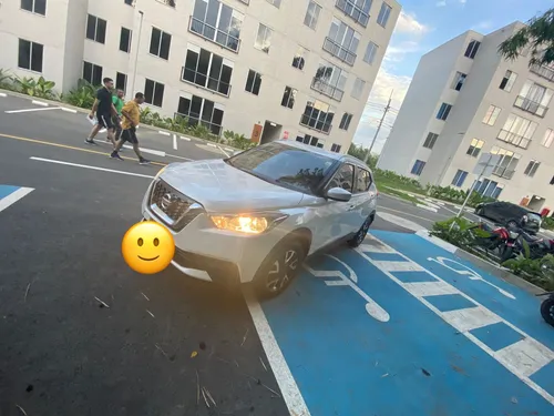 Nissan Kicks 1.6 Sense