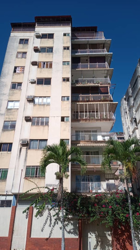 Se Vende Amplio Apartamento En Terrazas De Los Nisperos