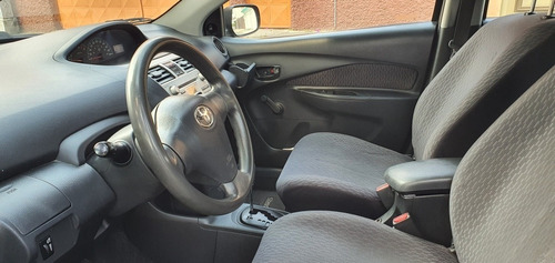 Imagen 13 de 15 de Toyota Yaris 2010 1.5 Sedan Core Aa At