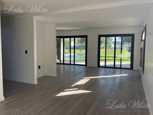 Casa En Venta En Saint Thomas Este Canning