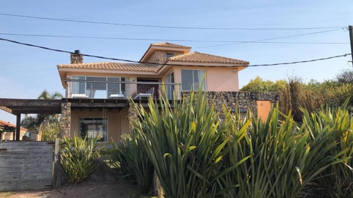 Casa En Alquiler Por Temporada De 4 Dormitorios En Punta Piedras (ref: Bpv-8591)