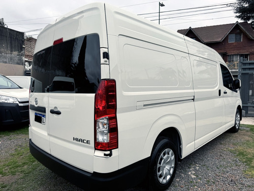 Toyota Hiace 2.8 Tdi Furgón 6at L2h2 3a 5p