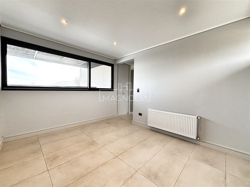 Casa En Venta De 4 Dorm. En Colina