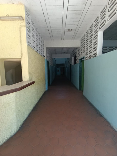 Local En Venta 700 Mts2 En Guacara. Zona Estratégica. (hg)