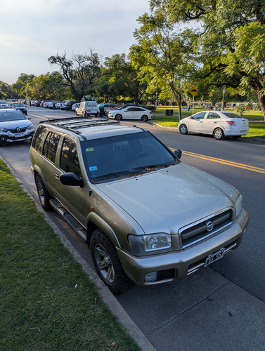 Nissan Pathfinder SE 3.5 V6