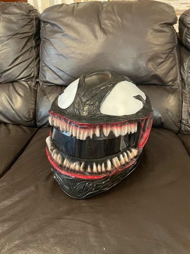 Casco Venom