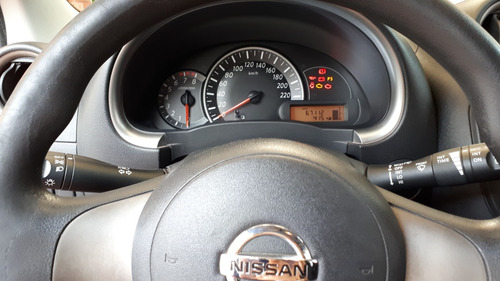 Nissan March 2012 1.0 S 5p