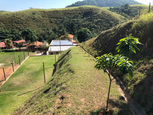 Linda Casa Na Fazenda Da Grama