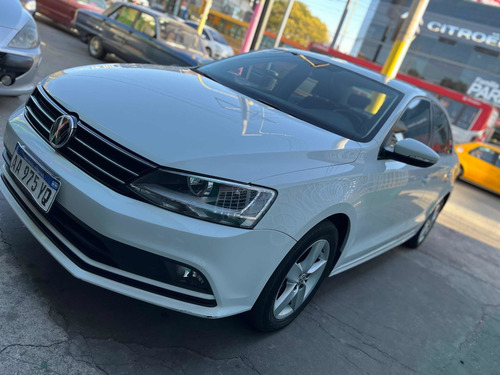 Imagen 3 de 14 de Volkswagen Vento 2017 1.4 Comfortline 150cv At