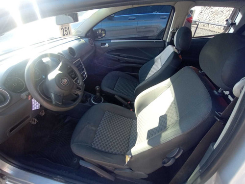 Imagen 7 de 13 de Volkswagen Saveiro 1.6 L/13 Aa+ps 2015