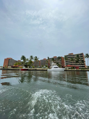 Re/max Lider Vende Espectacular Apartamento En Cr Las Canoas, Lecheria, 353 Mts2. Carmelo Albelo
