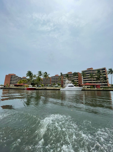 Imagen 1 de 12 de En Venta Espectacular Apartamento En Cr Las Canoas, Lecheria, 353 Mts2. Carmelo Albelo 04128592712