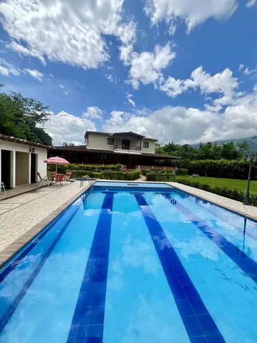 Finca Exclusiva En San Jerónimo Con Piscina Y Amplios Espacios