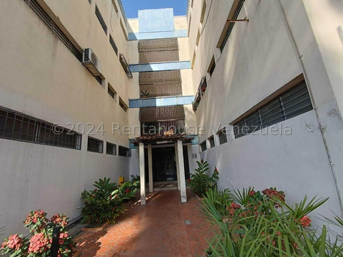 Raul Gutierrez Vende, Apartamento En Bararida Barquisimeto Lara Mls #24-18481