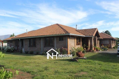 Casa En Venta De 5 Dorm. En Rengo