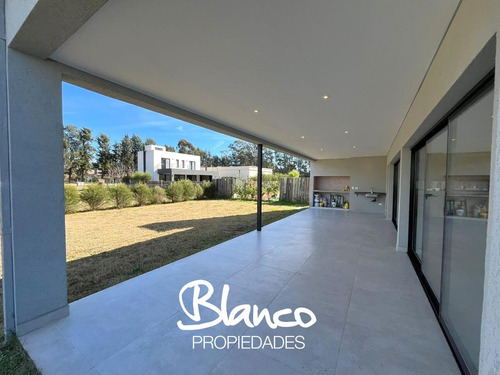 Casa En Venta En Santo Tomás, Pilar, G.b.a. Zona Norte