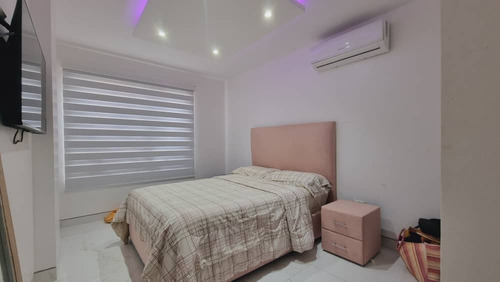 Town House En Altos De Guataparo Conjunto Vistalago. Minerva K