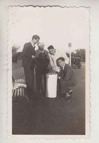 1941 Fotografia Con Barquillero En Parque De Los Aliados 