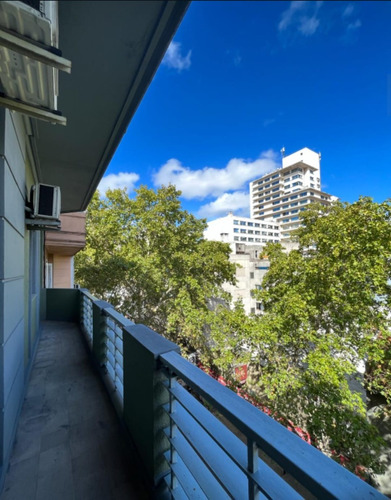 Reciclado, Amplio Apartamento, Con 2 Balcones En Pleno Centro. 3 Dorm + 2 Baños