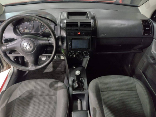 Imagem 10 de 12 de Volkswagen Polo 1.6 Mi 8v Flex 4p Manual