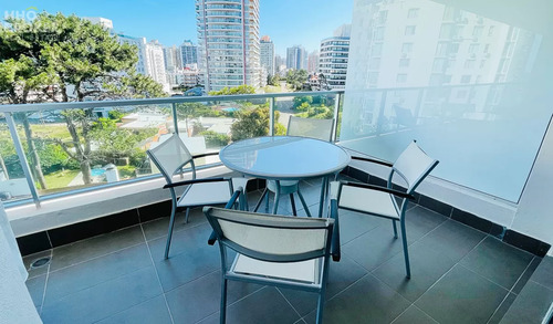 Tus Mejores Vacaciones A Pasos Del Mar, Wind Tower, Playa Brava, Punta Del Este