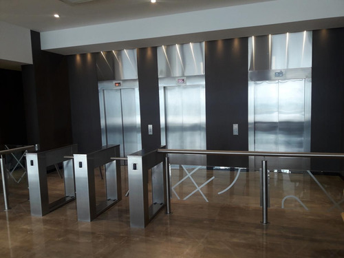 Av Luis Candido Carballo Al 100 - Venta Oficina Con Cochera En Rosario