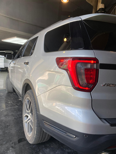 Ford Explorer Sport