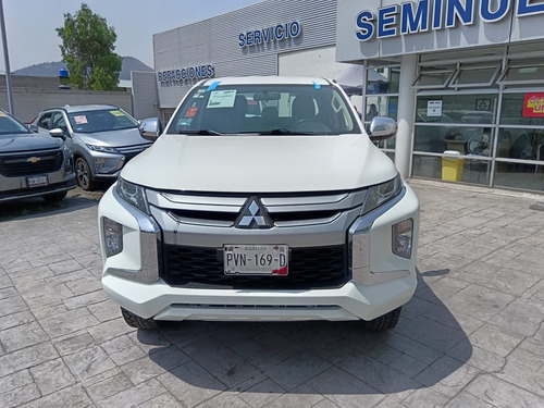 Mitsubishi L200 2.4 Cabina Doble 4x2 Mt