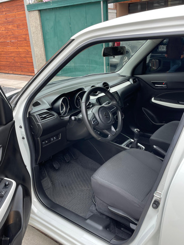 Suzuki Swift Hybrido Gl1.2 Mecanico 2024 10000 Km