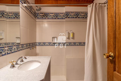 Venta De Hotel 13 Dormitorios, Rinconada Alta, Punta Ballena - Ref : Pbi13856