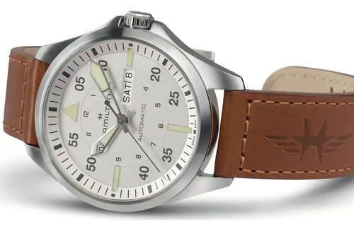 Reloj Hamilton Khaki Aviation Pilot Day Date Auto H64635550 Correa Marrón Bisel Plateado Fondo Blanco