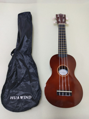 Ukulele Soprano Standard Huawind Con Forro