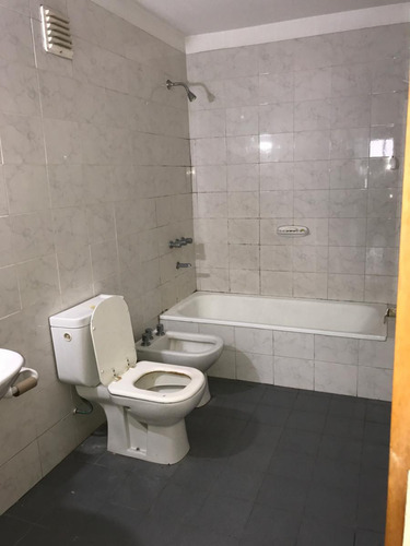 Alquiler - Departamento De 3 Ambientes Con Cochera - Villa Madero