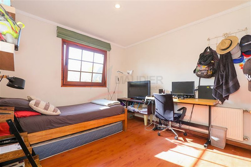Casa En Venta De 5 Dorm. En Las Condes