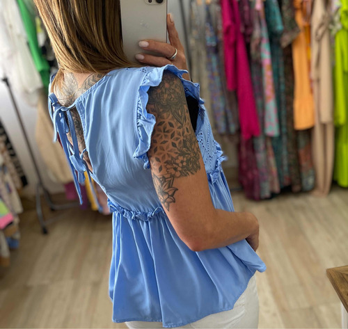 Blusa Con Broderie Escote V Músculosa Volado The Big Shop