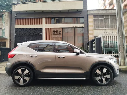 Volvo XC40 MONENTUM 2.0 TURBO AWD 2022