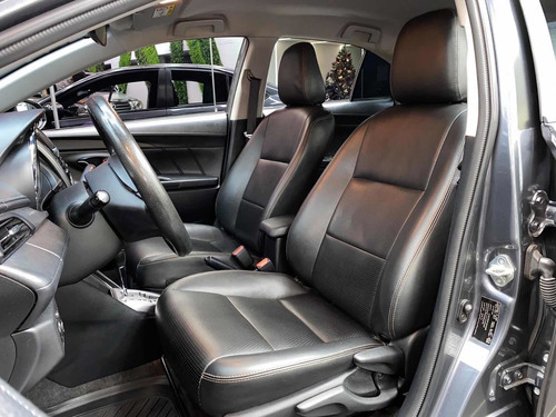 Imagen 5 de 8 de Toyota Yaris E