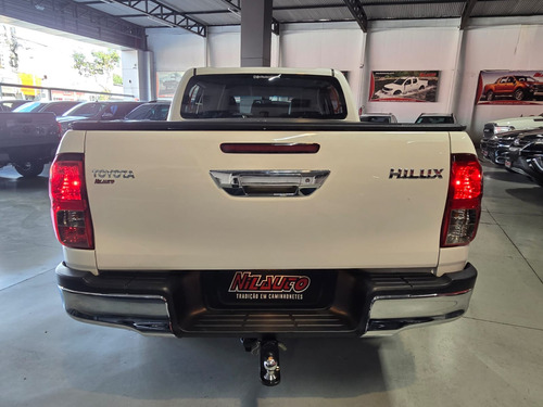 Toyota Hilux 2.8 D-4D TURBO DIESEL CD SR 4X4 AUTOMÁTICO