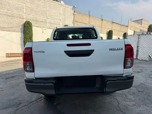 Toyota Hilux 2.7 Cabina Doble Base Mt