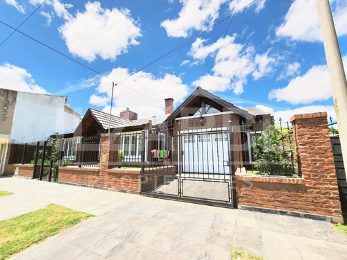 Distinguida Casa En Barrio Centro