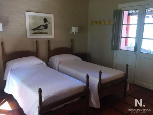 Chacra De 6 Dormitorios, Con Piscina En Venta Enla Barra.